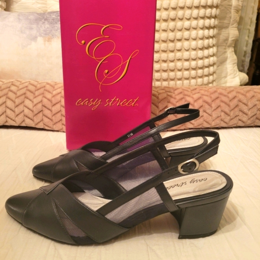 Easy Street Navy Slingback Heels with Pointed Toe